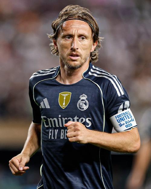 [中超]李帅突破横敲 莱昂纳多劲射破门