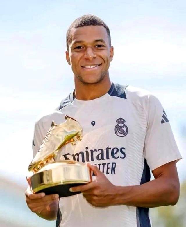 还会扣篮了！哈登点赞的2岁幼童打球 这压腕动作太专业了啊~