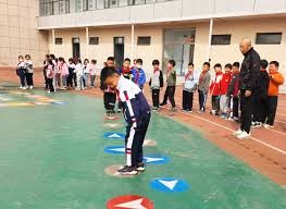 扎金花策略：不仅是运气，更是底气与运气的双重较量。（扎金花博弈：运气撑场，底气定胜负）